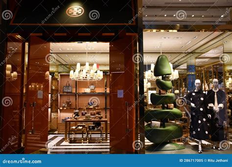 tory burch store manhattan.